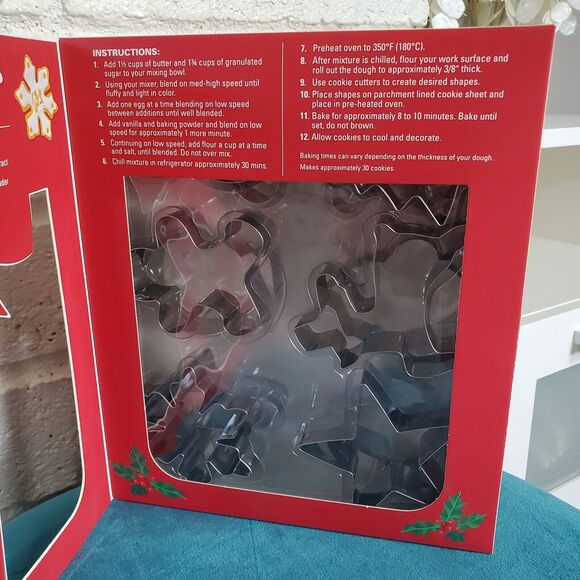 Christmas Cookie Story Book Box 12 Metal Cookie Cutter Set Recipe Sealed New - Picture 7 of 8